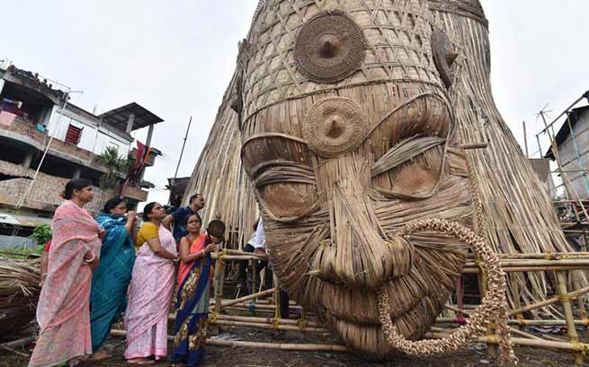असम- गुवाहाटी में बांस से बना 101 फिट ऊंची दुर्गा की प्रतिमा, गिनीज व‌र्ल्ड रिकॉ‌र्ड्स में होगी शामिल