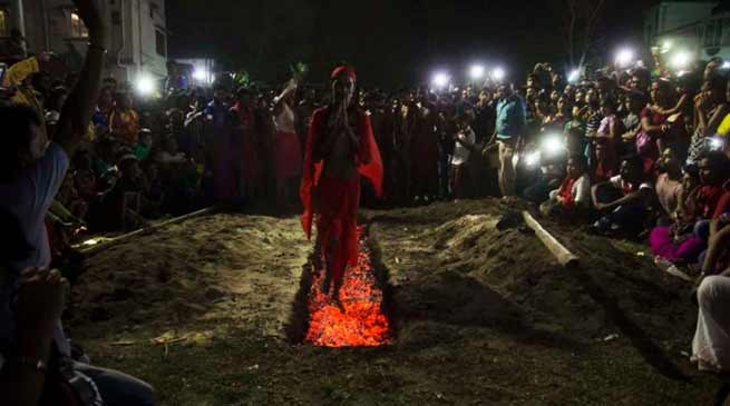 असम: चड़क पूजा का shocking video, जिसे दख कर रोंगटे खड़े हो जाएंगे
