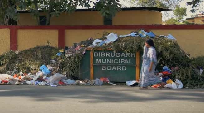 असम: फाइंडिंग ब्यूटी इन गारबेज- डिब्रूगढ़ में फैले कचरों की ढेरों को दर्शाता लधु फिलम