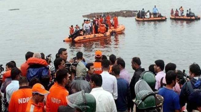 आंध्र प्रदेश: गोदावरी नदी में नाव डूबी, 12 की मौत, 31 लापता