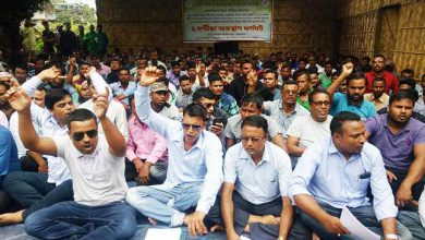 असम: NRC दस्तावेजों से संबंधित प्रतीक हजेला के प्रस्ताव के विरोध में आमसु का धरना