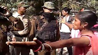 असम: चाय मजदूरों और पुलिसकर्मियों के बीच झड़प, 8 पुलिसकर्मी समेत 18 लोग घायल