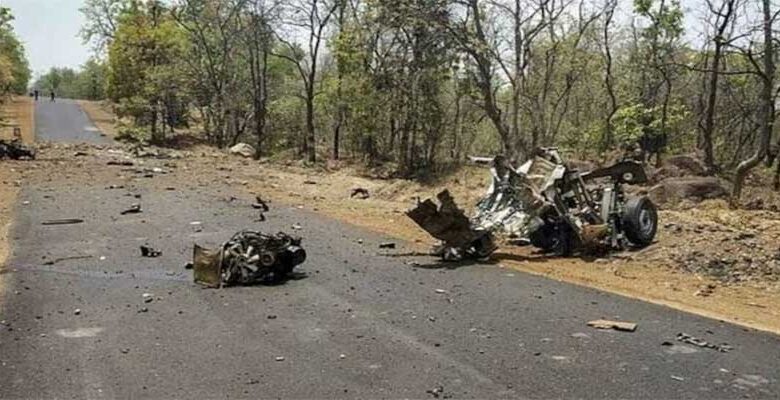 Chhattisgarh: दंतेवाड़ा में नक्सली हमले में 10 जवान शहीद