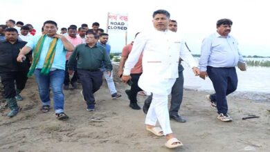 असम में बाढ़ की स्थिति फिर बिगड़ी, मंत्री पीयूष हजारिका ने बाढ़ प्रभावित धेमाजी का दौरा किया