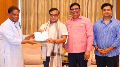 असम के उद्योगपति रतन शर्मा ने मुख्यमंत्री राहत कोष में दिए 15 लाख रुपये